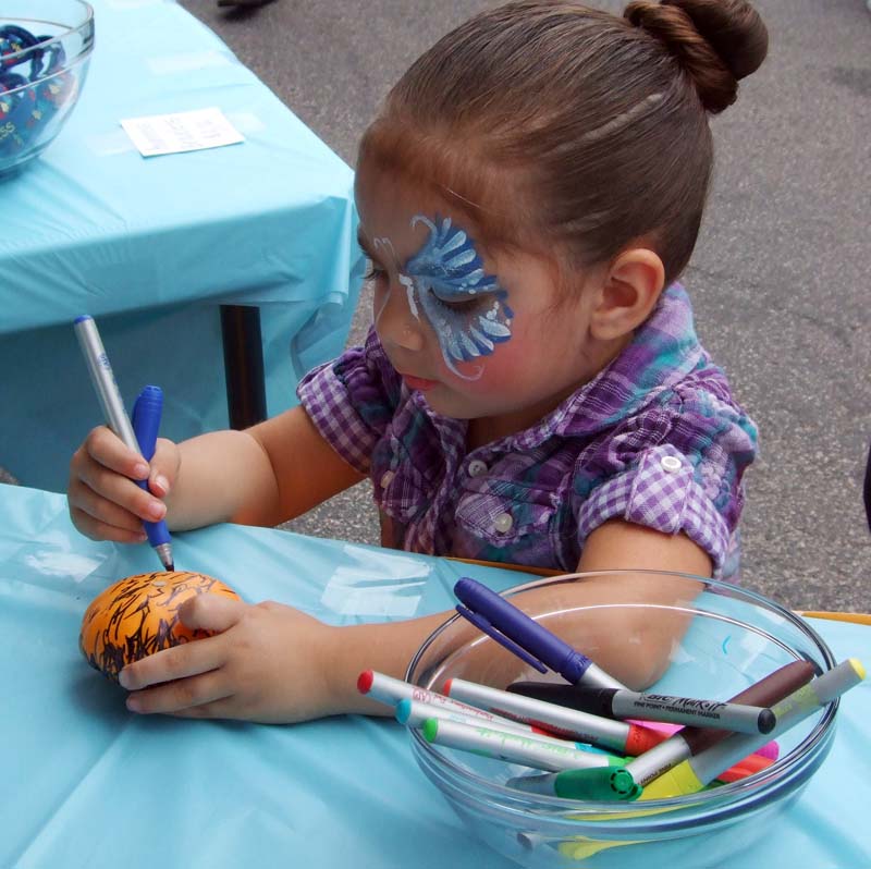 photo of girl drawing
